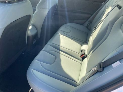 Used 2025 Hyundai Elantra Limited image 9