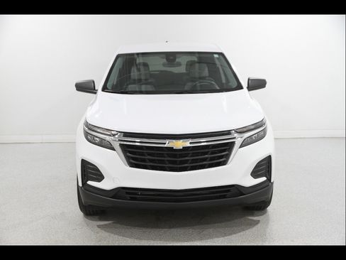 Used 2024 Chevrolet Equinox LS w/ LS Convenience Package image 2