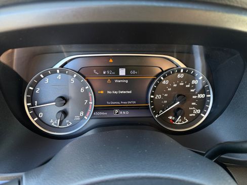 Used 2021 Nissan Titan SV w/ SV Convenience Package RWD image 11