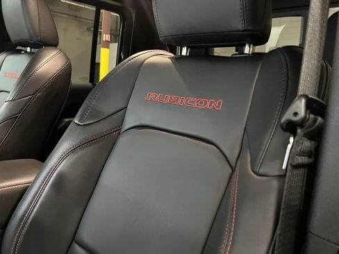 Certified 2025 Jeep Gladiator Rubicon AWD/4WD image 20