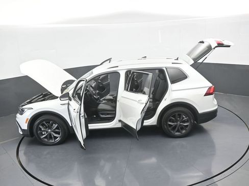 Used 2023 Volkswagen Tiguan SE image 65