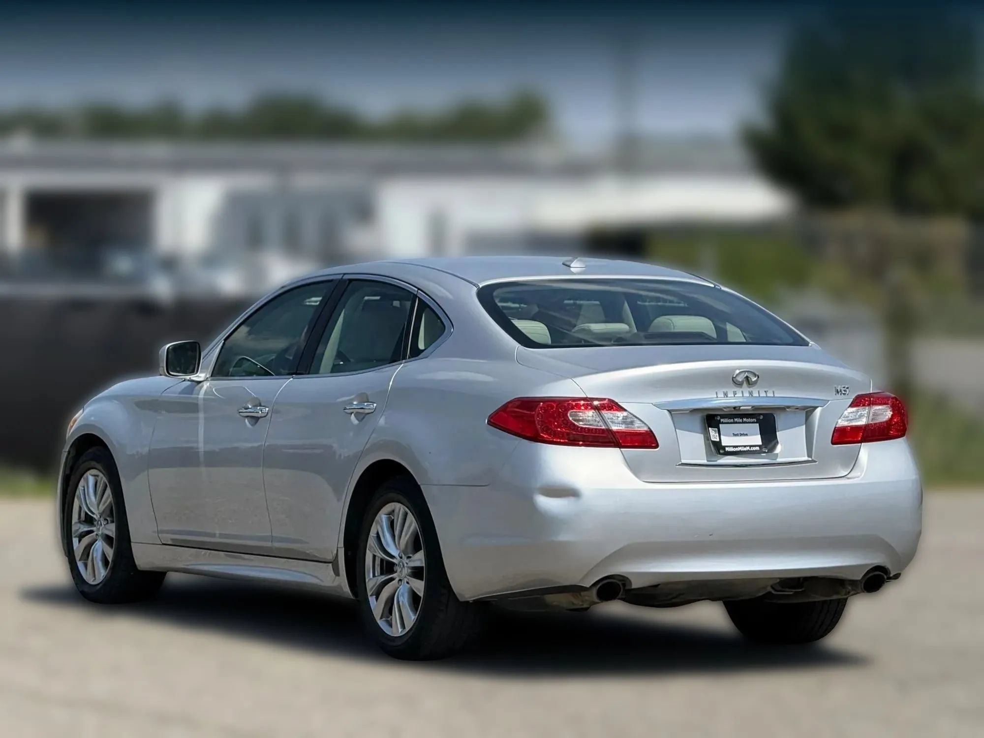 Used 2011 INFINITI M37 w/ Deluxe Touring Pkg RWD image 10