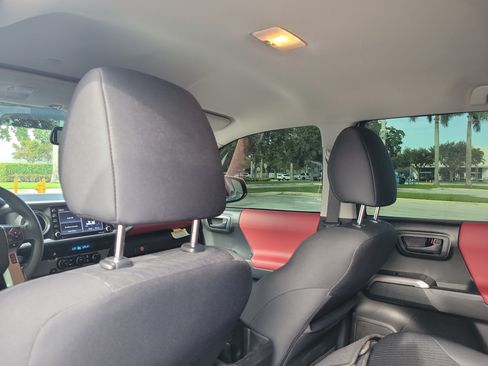 Used 2023 Toyota Tacoma SR5 w/ Technology Package RWD image 15