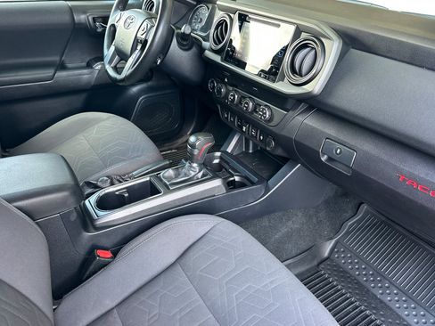 Certified 2019 Toyota Tacoma TRD Sport w/ Technology Package AWD/4WD image 15