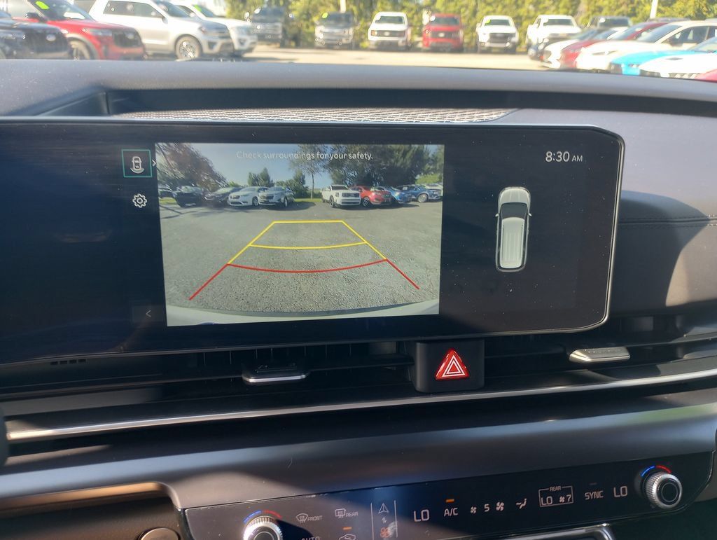 Used 2025 Kia Carnival FWD image 27
