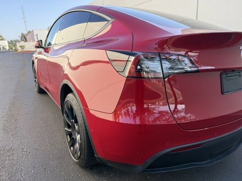 Used 2022 Tesla Model Y Long Range AWD/4WD image 10