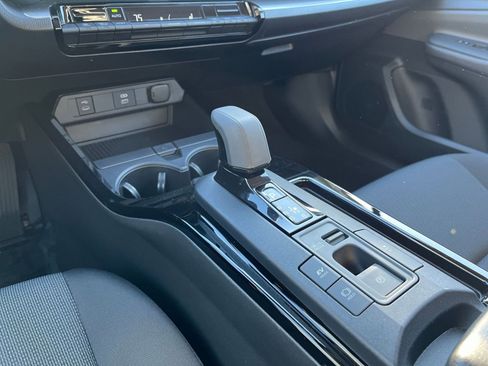 Used 2025 Toyota Prius LE image 39