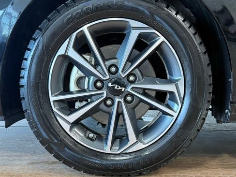 Used 2024 Kia Forte LXS image 8