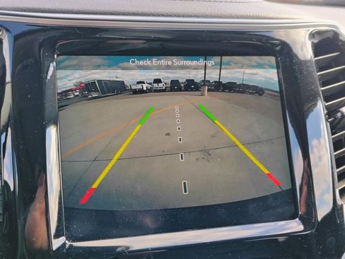 Used 2019 Jeep Cherokee Limited image 4