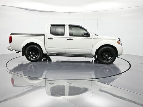 Used 2021 Nissan Frontier SV w/ Midnight Edition Floor Mats image 4