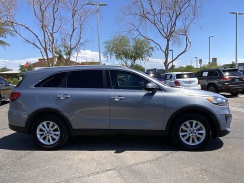 Used 2020 Kia Sorento LX w/ LX I4 Convenience Package FWD image 2