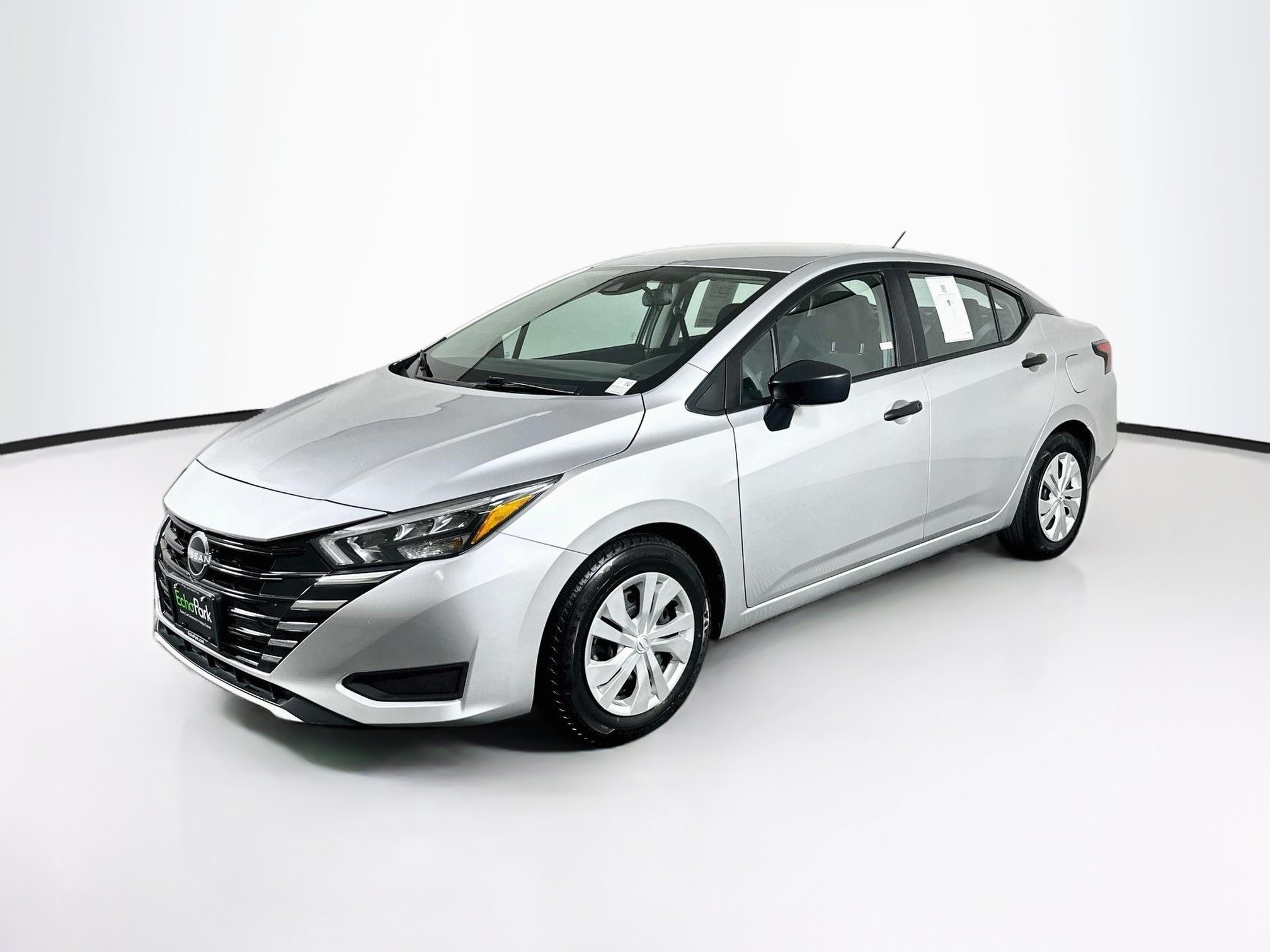 Used 2025 Nissan Versa S FWD image 3
