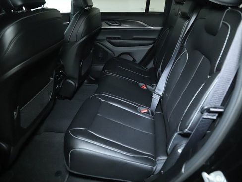 Used 2025 Jeep Grand Cherokee Limited w/ Luxury Tech Group II AWD/4WD image 14