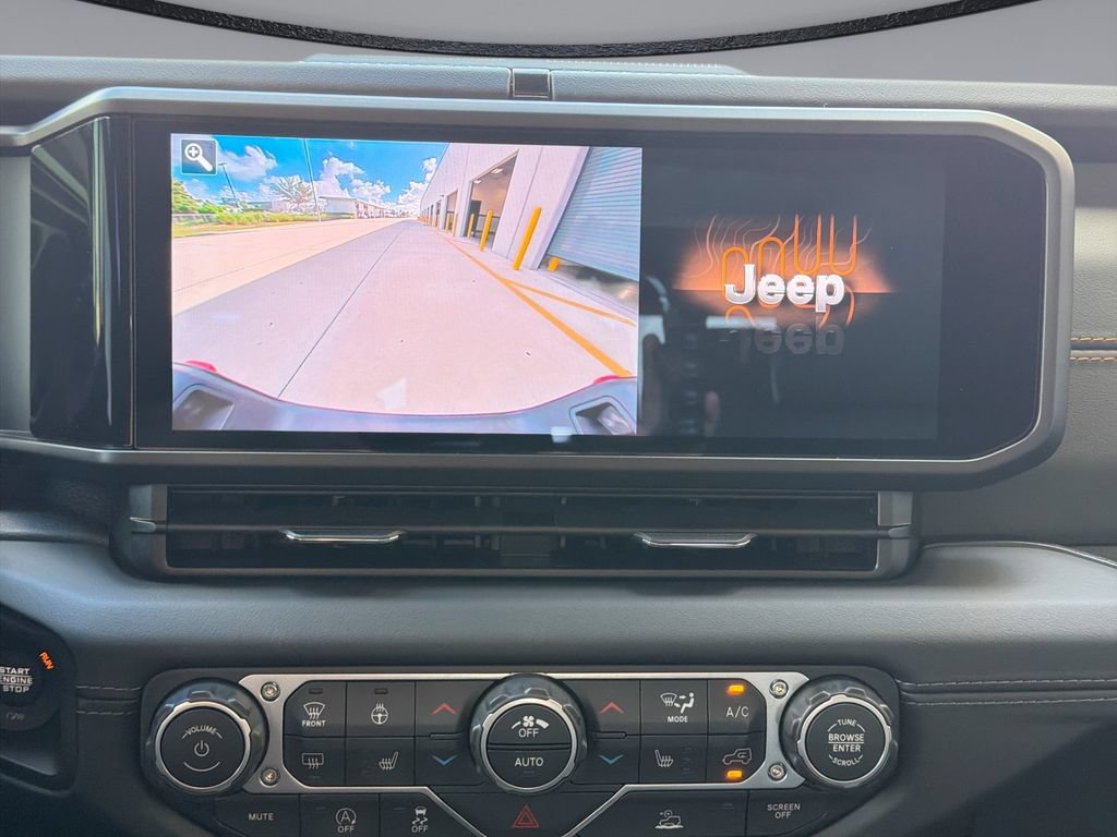 Used 2025 Jeep Gladiator Mojave w/ Convenience Group AWD/4WD image 24