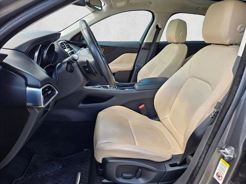 Used 2018 Jaguar F-PACE Premium image 17