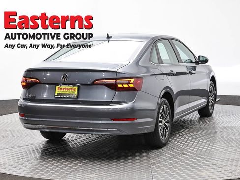 Used 2020 Volkswagen Jetta SE w/ SE Cold Weather Package image 5