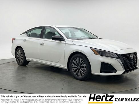 Used 2025 Nissan Altima 2.5 SV FWD image 1