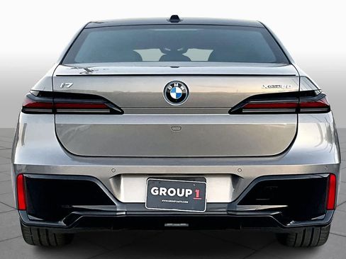 Used 2025 BMW i7 xDrive60 AWD/4WD image 4