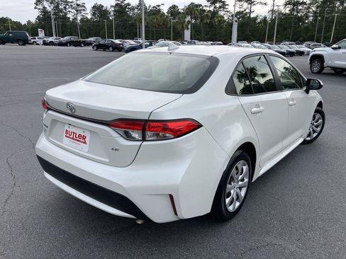 Used 2021 Toyota Corolla LE FWD image 5