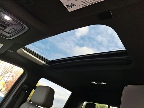 Used 2024 Chevrolet Silverado 2500 ZR2 w/ Technology Package image 12