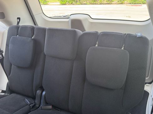 Used 2016 Dodge Grand Caravan SXT w/ Rear Park Assist Package FWD image 31