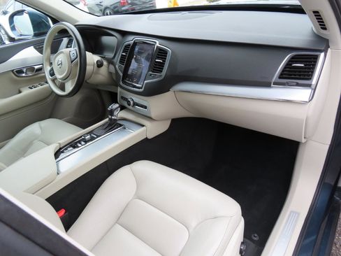 Used 2018 Volvo XC90 T6 Momentum image 23