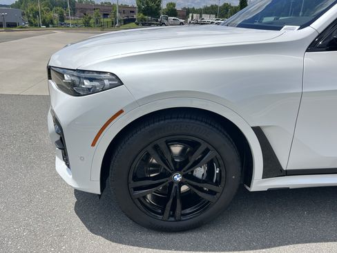 Used 2022 BMW X7 xDrive40i w/ M Sport Package AWD/4WD image 12