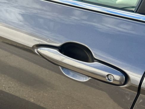 Used 2020 Toyota Camry SE image 7