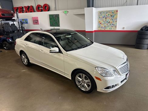 Used 2010 Mercedes-Benz E 350 4MATIC Sedan image 30