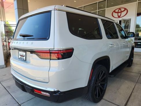 Used 2022 Jeep Wagoneer Series III AWD/4WD image 11