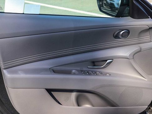 New 2025 Hyundai Elantra SEL image 23