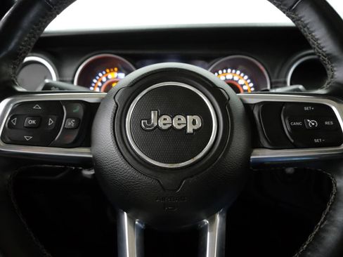 Used 2018 Jeep Wrangler Unlimited Sahara AWD/4WD image 16