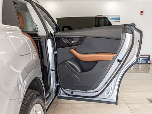Used 2022 Audi Q8 Premium image 39