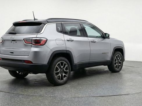 Used 2025 Jeep Compass Trailhawk image 9