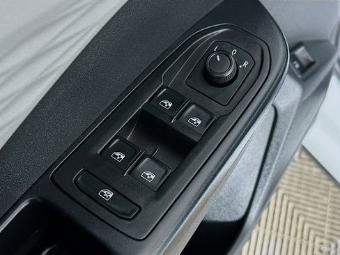 Used 2024 Volkswagen Taos S image 17