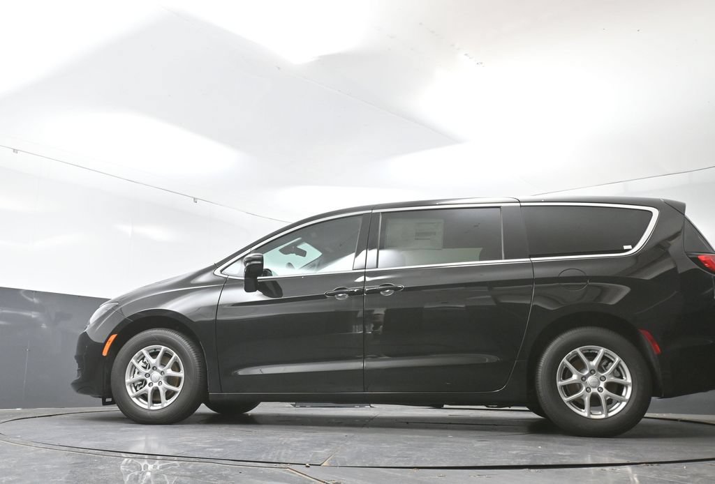 New 2027 Chrysler Pacifica LX FWD image 41