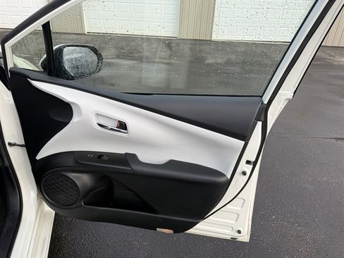Used 2020 Toyota Prius Prime LE image 42