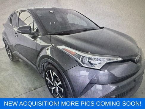 Used 2018 Toyota C-HR XLE FWD image 1