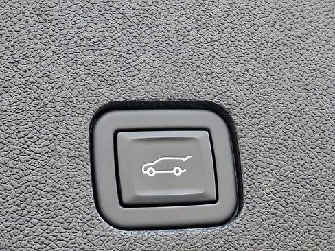 Certified 2024 Cadillac XT6 Sport w/ LPO, Floor Liner Package AWD/4WD image 33