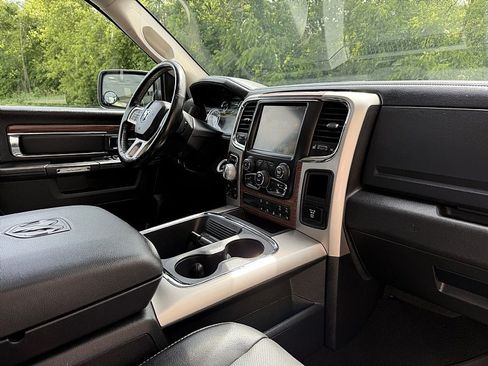Used 2017 RAM 1500 Laramie w/ Convenience Group AWD/4WD image 24