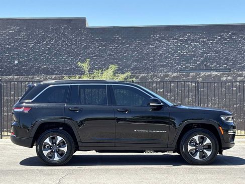 Used 2025 Jeep Grand Cherokee Limited 4xe w/ Trailer Tow Package AWD/4WD image 9