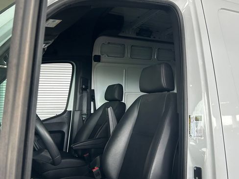Used 2025 Mercedes-Benz Sprinter 2500 image 15