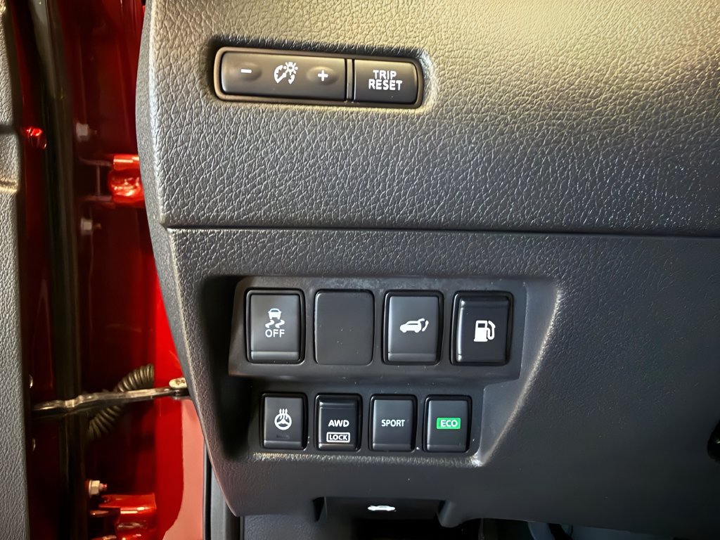 Used 2018 Nissan Rogue SV w/ Premium Package AWD/4WD image 17