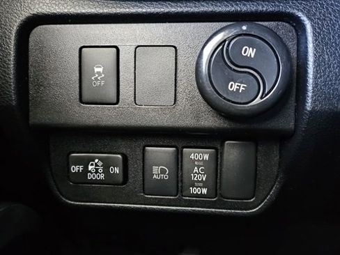 Used 2020 Toyota Tacoma 2WD Double Cab image 34