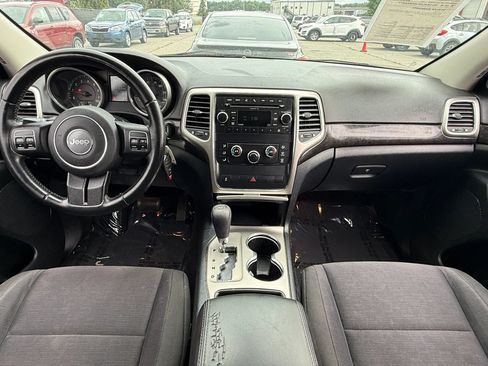 Used 2011 Jeep Grand Cherokee Laredo AWD/4WD image 3