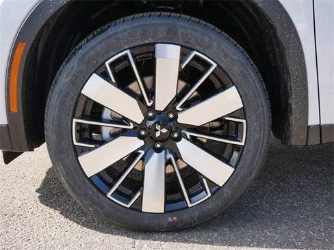 New 2026 Mitsubishi Outlander SE image 3