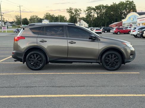 Used 2015 Toyota RAV4 LE AWD/4WD image 6