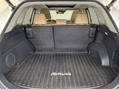 Used 2021 Toyota RAV4 Limited FWD image 8