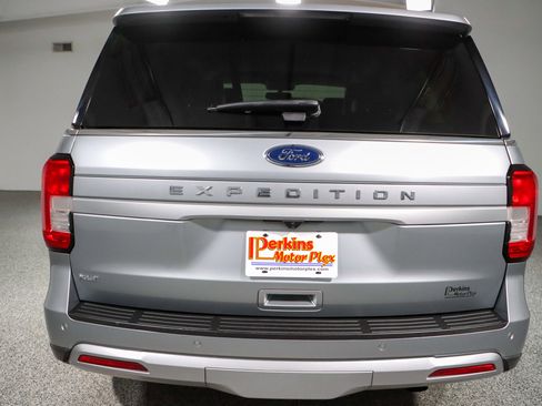 Used 2022 Ford Expedition XLT image 8