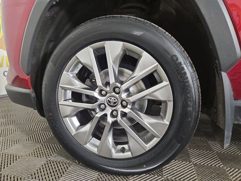 Used 2021 Toyota RAV4 XLE Premium AWD/4WD image 34